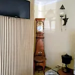 La Maison De La Majore Au Pied De La Cite *