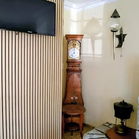 La Maison De La Majore Au Pied De La Cite *