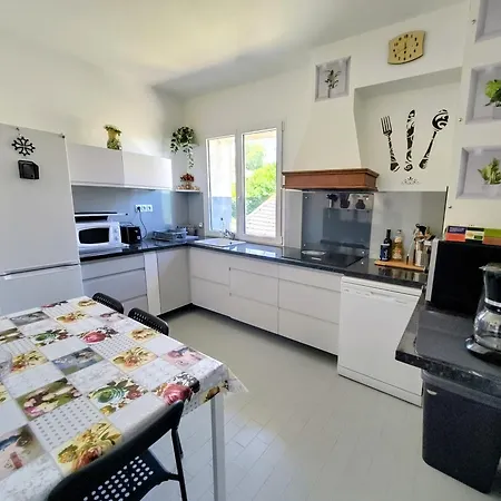La Maison De La Majore Au Pied De La Cité *
